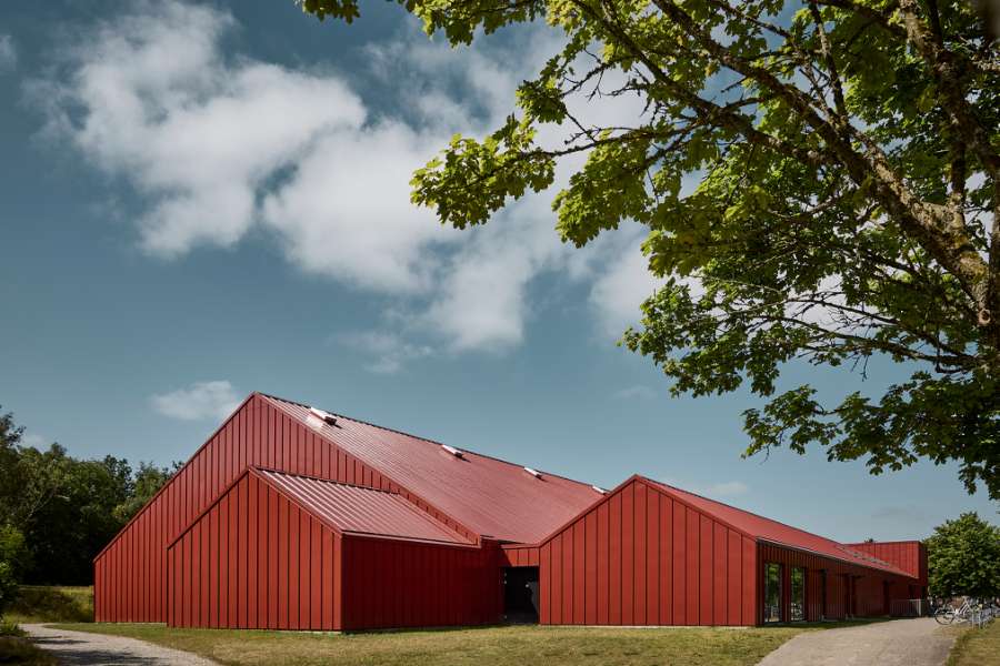 Stålprofiler er rammen, når der gives plads til sport, læring og leg i Vestbjerg, Vestbjerg Idrætshal, Bakmøllevej 280, 9380 Vestbjerg